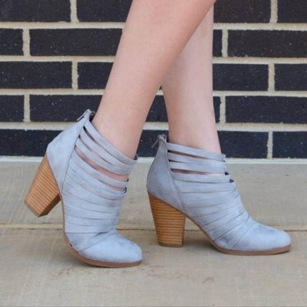 JC Journee Collection Grey Faux Suede Selena Strappy Ankle Boot Booties Size 10